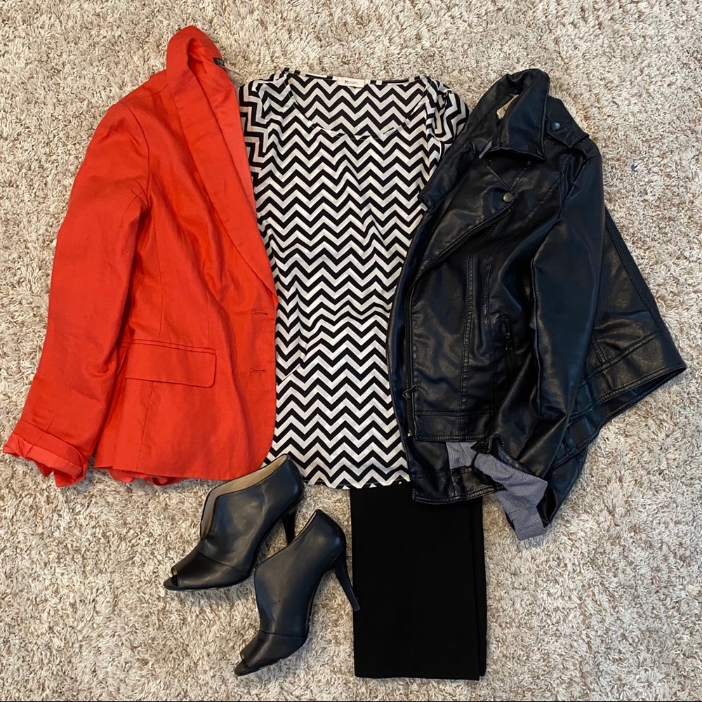 Everly Anthro black/white chevron blouse sz M